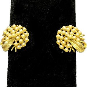 Vintage Crown Trifari Leaf Design clip on earrings with faux pearls,, NWT